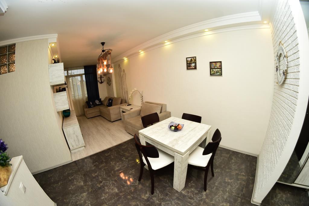 Stars Apartment Батумі Екстер'єр фото